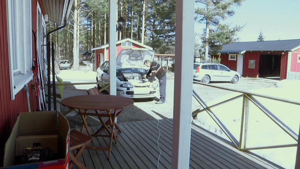 23 Kuva 2. Kuva, jota en suunnitellut etukäteen Kun ohjaaja tuntee päähenkilön hyvin, on vaarana, ettei pysty näkemään tätä subjektiivisesti.