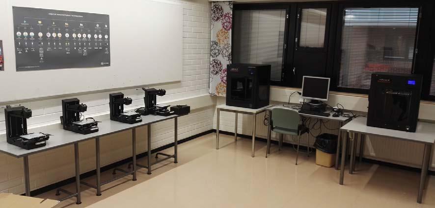 42 5 TEKNIIKAN YKSIKÖN 3D-TULOSTUSYMPÄRISTÖ Lapin Ammattikorkeakoulun Kemin tekniikan yksikön 3D-tulostusympäristö löytyy tällä hetkellä koulun yläkerran luokasta Beta 2045.