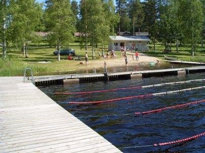 6 1.7 Kirkonkylän uimaranta/lähiliikuntapaikka Yleistä: Sijainti kirkonkylällä, Kaavinjärven rannalla (Kuikkatie 7). Uimarannan yhteydessä on lähiliikuntapaikka ja beach volleykenttä sekä puistoalue.