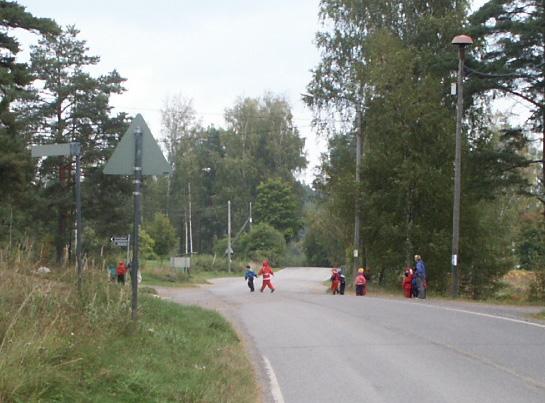 16 Uudenmaan tiepiirin koulujen liikenneturvallisuusselvitys Kuva 3 Vaikka suuri osa lasten liikenneonnettomuuksista johtuu inhimillisestä tekijästä on liikenneympäristön kehittämisellä myös tärkeä