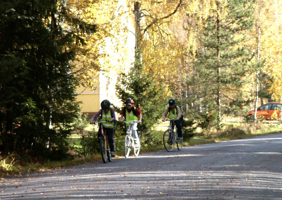 Tätä kautta lapsi osaa myös mahdollisesti ottaa paremmin kantaa liikenneympäristön ongelmakohtiin ja edistää sen myötä lasten näkökulmaa