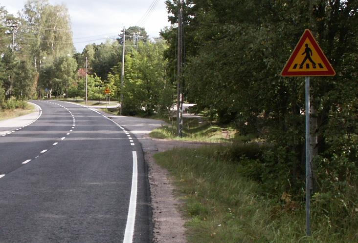 Uudenmaan tiepiirin koulujen liikenneturvallisuusselvitys 39 TOIMENPITEET ehdotukset koskevat pääosin lapsia -merkkejä, suojateitä, suojatien ennakkovaroitusmerkkejä ja nopeusrajoituksia.