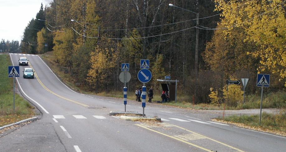 5 Linja-autopysäkkijärjestelyt Erilaisilla pysäkkijärjestelyillä pyritään parantamaan koululaisten turvallisuutta kun he odottavat linja-autoa tai poistuvat siitä.