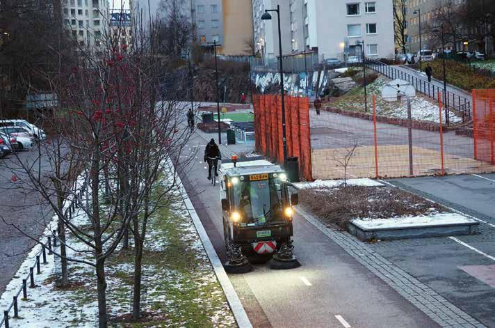 Baana kuulu nykyisin Helsingin tehostetun talvihoidon pyöräväyliin. myös jalankulkijoista.