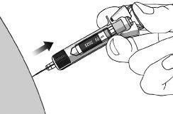 Ruiskuta lääke Aseta neula noin 45 asteen kulmassa puristamaasi ihopoimua vasten. Yhdellä nopealla liikkeellä työnnä neula ihon läpi niin syvälle kuin se menee (ks. kuva 6).