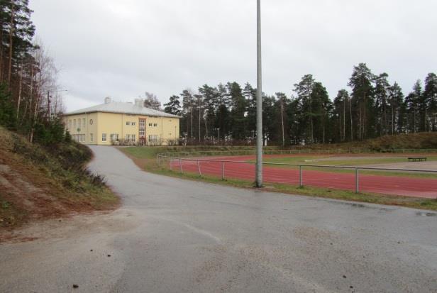 Harrastusmahdollisuudet Koulun lähellä sijaitsevat monipuoliset urheilumahdollisuudet: urheilukenttä, liikuntahalli