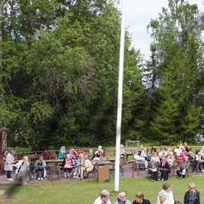 Apuna on remonttiryhmä eli pari Tredun opiskelijaa, jotka suorittavat korjausrakentamisen opiskelujaksoa Saanan ohjauksessa.