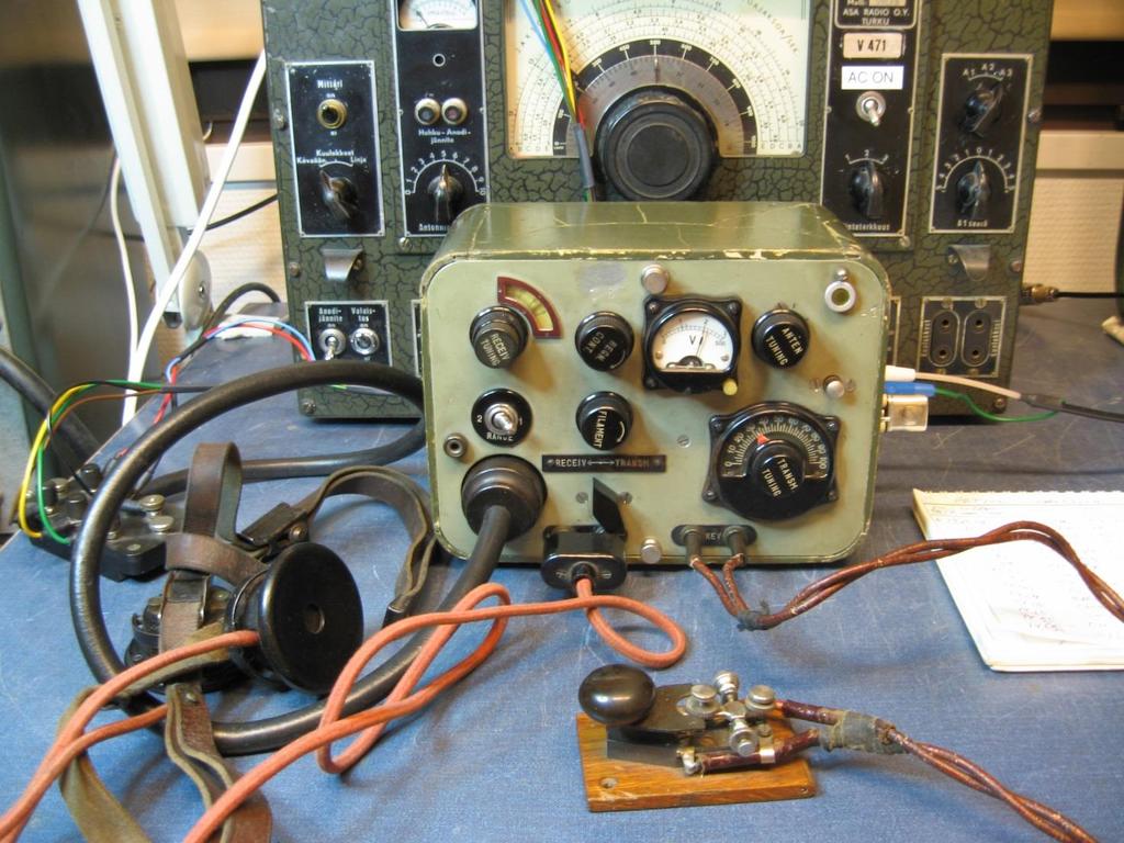 OF6NL/SA: Juhlan kunniaksi järjestyi tapahtuman cw-osaan hiukan harvinaisempi radio, desanttiradio "Sever", ja kutsuna oli OF6NL/SA, Osasto Marttiinan edesmenneen kyynelmiehen muistoksi.