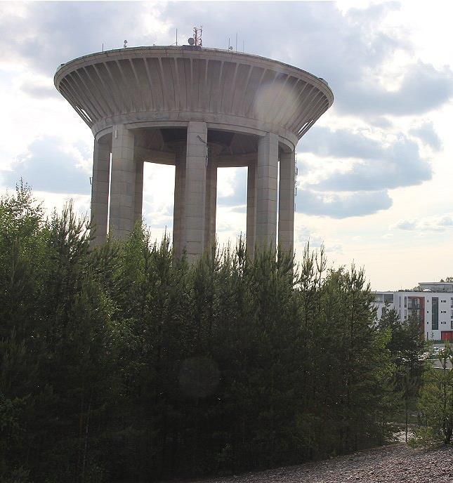 Miksi vanha torni puretaan? Nykyinen, purettava Hiekkaharjun vesitorni 1960-70 -luvuilla rakennetun vanhan tornin betonielementtirakenteet ovat ns.