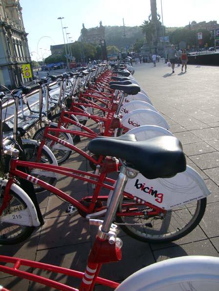 Kilpailevien toimintojen välisiä tarpeita ratkotaan suunnittelussa tehtävällä priorisoinnilla. Näitä priorisointitoimia on kuvattu tarkemmin Helsingin liikkumisen kehittämisohjelmassa.