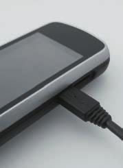 2 Pariston lataaminen tietokoneesta 1 Kytke USB-kaapelin pieni pää mittariin.