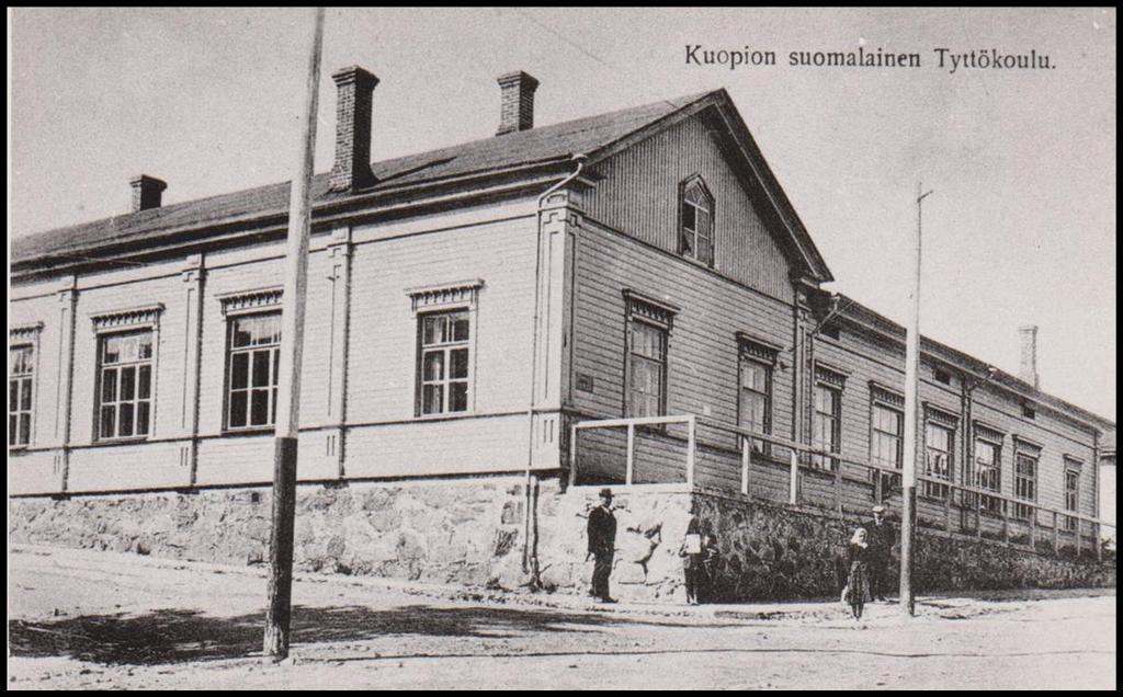 Koulurakennuksista Vuorikadun koulurakennus, entinen seurakuntatalo. Vuonna 1901 vuokrattiin tyttökoululle talo osoitteesta Vuorikatu 38, jossa koulu toimi lähes neljännesvuosisadan.