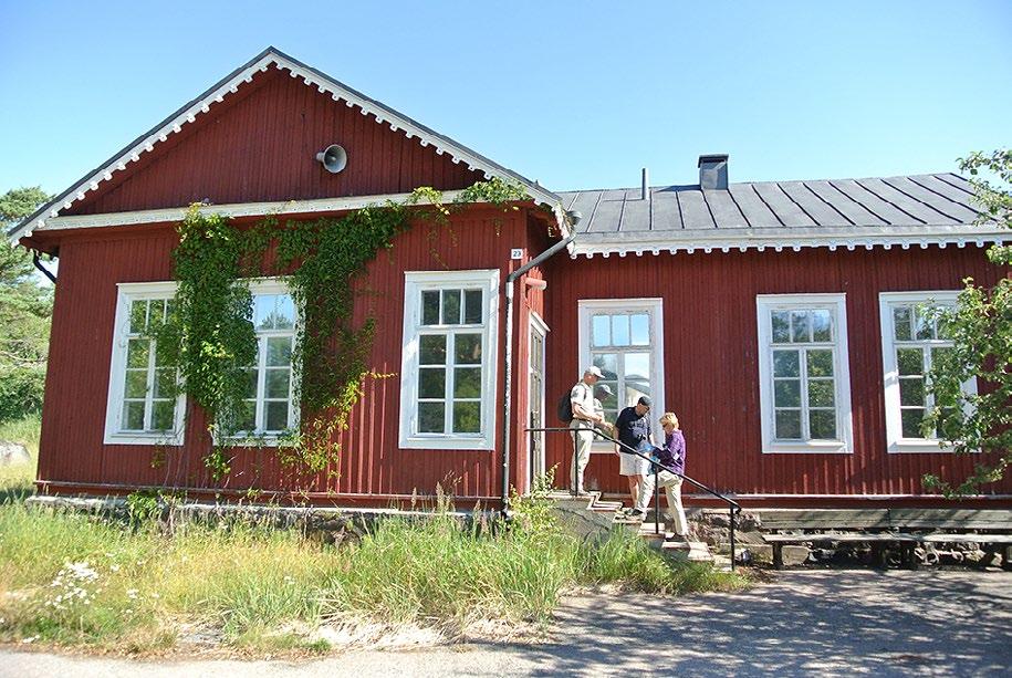 3 Matkailun edellyttämät kehittämistoimenpiteet Hyvistä lähtökohdista huolimatta ei puolustusvoimien rannikkolinnake sellaisenaan sovellu suoraan avoimeksi matkailukohteeksi.