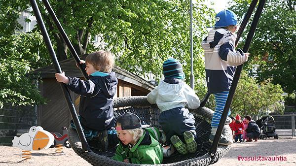 Lapsen mielenkiinnonkohteet ja tarpeet ohjaavat toiminnan