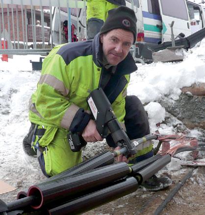 Työkalut Cu- Al- ja AlCu-liitoksille V1300-järjestelmä V250-järjestelmä System Elpress System Elpress koostuu liittimistä ja työkaluista jotka ovat keskenään sovitettuja ja testattuja jotta