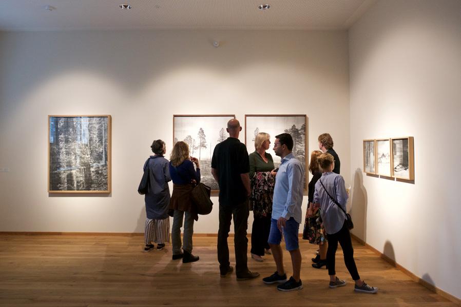 Kuva 4. Museum Het Schip Touched Ernst van Deursen. viettäneet mieltävät valokuvauksen ytimeksi, mutta joka nuoremmalle sukupolvelle saattaakin olla uutta.