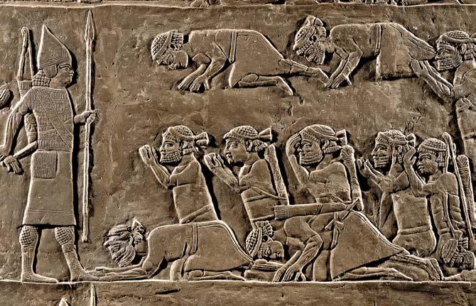 Agentit kautta aikojen Historian ensimmäinen tiedustelupalvelu Assyrialaiset perustivat historian vanhimman tunnetun tiedustelupalvelun.