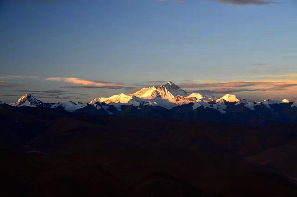 Alustava matkaohjelma Kiinan kiertomatkalle, 21 päivää Shanghai Lhasa - Mt Everest perusleiri - X ian -