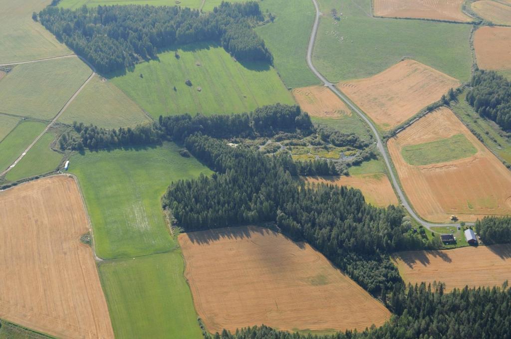 Sumppilammen kosteikko Kosteikko 1,7 ha, valuma-alue 99 ha; pelto-% 56 Kosteikko / valuma-alue -suhde: 1,7 % 3 2 4 Sumppilampi on ollut vesijättöalue, joka on vuonna 1995 rakennettu omalla
