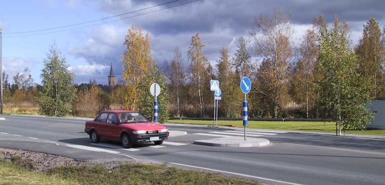 28 Oulun tiepiirin tienpidon toimintalinjat 215 TIENPIDON TOIMINTALINJAT Liittymäjärjestelyt Suunnitelmaan otetut liittymäjärjestelyhankkeet on otettu pääosin laadituista runkoverkon