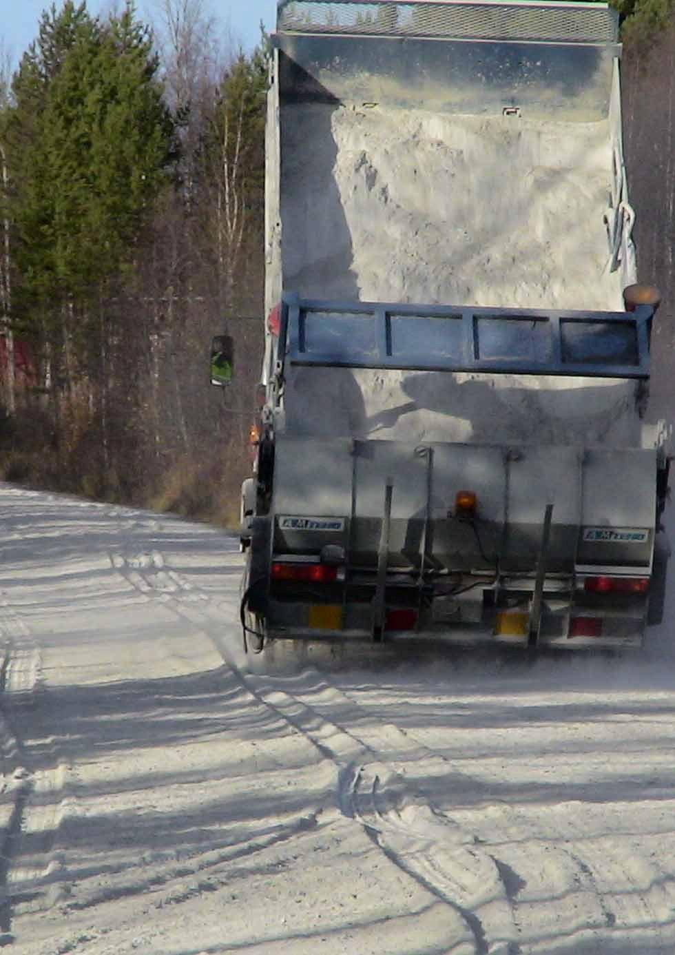 Kummassakin kohteessa itse sekoitustyö onnistui hyvin suurimman ongelman ollessa kantavaan kerrokseen nousseet suuret kivet.