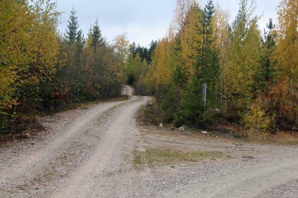 250m päässä reitti poikkeaa ennen mäkeä