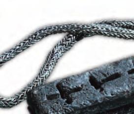 VIIKINKIAIKA KANSALLISMUSEO, KÖÖPENHAMINA Kultainen korkokuva 1200-luvulta kuvaa, miten munkki Poppo kastoi kuningas Harald Sinihampaan.