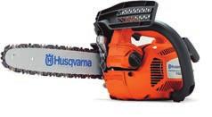 HUSQVARNA T540 XP HUSQVARNA T435 Tutustu T540 XP -puunhoitosahan käyttöön osoitteessa www.youtube. com/husqvarnaworldwide tai käytä QR-koodia.