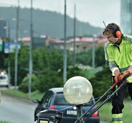 Ruohonleikkurit ja viheralueiden hoitokoneet Husqvarnan työnnettävillä ruo hon leikkureilla