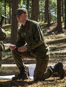 Huoltolaivueen Tukikomppania, Sotilaspoliisijoukkue - Kavereilta olin etukäteen kuullut paljon juttuja intistä, mutta kyllä tämä pitää kokea itse, että tietää mitä se oikeasti on, sanoo ylimatruusi