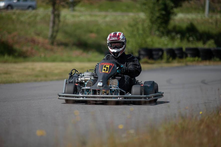 3 2 DINO Leisure -karting-auto Dino on tanskalainen karting-tuotteisiin erikoistunut yhtiö. Yhtiö on perustettu ja ensimmäinen automalli rakennettu vuonna 1958.