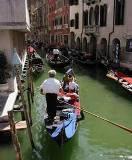 Lisähintainen retki Venetsiaan (minimi 20 osallistujaa) Menemme ensin bussilla Venetsian parkkisaarelle Tronchettolle ja siirrymme sieltä taxiveneellä, Giudeccan eli juutalaisten kanaalin kautta,
