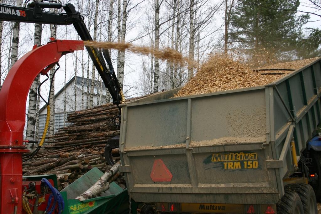 10 Hakelämmitys (öljylämmitys, vesikiertoinen sähkölämmitys) Hake on metsien hakkuiden yhteydessä syntynyttä hakkuujätettä, joka on hakettimella murskattu alle 4 cm:n pituisiksi paloiksi.