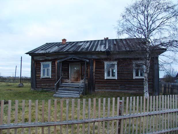 - 34 - Lemminkäisen toinen käynti Pohjolassa Tuli lyönti Lemminkäisen. Vei kun naatin naurihista, Evän kaikesta kalasta, Silpo kun sianlihoa, Pään poikki pojan pätösen.