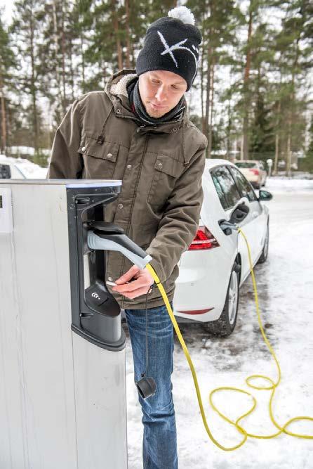 Yksityisillä kiinteistöillä ladataan monenlaisia sähkökäyttöisiä liikennevälineitä 1.