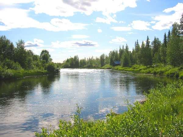 Jeesiöjoen laakso Jeesiöjoki saa alkunsa Kittilän Jeesiöjärvestä ja laskee Kitiseen Sodankylän kirkonkylän kohdalla.