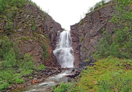 Illalla siirryttiin pienissä ryhmissä lähimmille tulipaikoille leiriytymään.