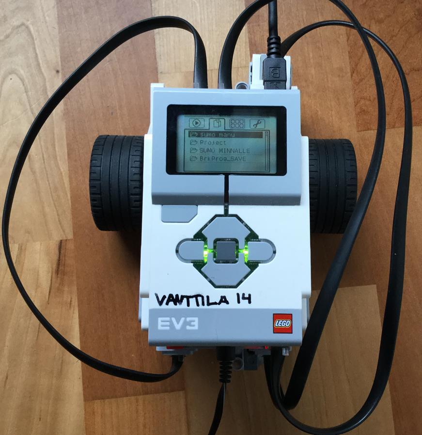 EV3 OUTPUT-PORTIT USB-portti, jonka kautta ohjelma syötetään tietokoneelta