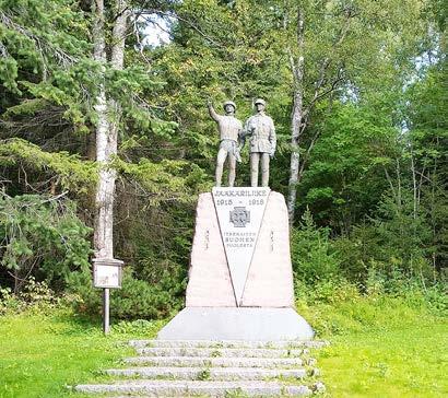 4 9 Linnansilta Kajaaninjoen vanhin ja tärkein silta on ollut Linnansilta, jota kutsutaan myös Ämmänsillaksi. Se ylittää joen Ämmäkosken niskasta linnanraunioiden yli.