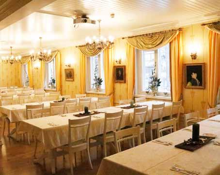 Hotelli ja ravintola Vaihmalan Hovi on palvellut asiakkaita Vanajaveden upeissa rantamaisemissa jo vuodesta 1914. Paikka on kuin tehty herkutteluun hyvän ruoan ääressä.