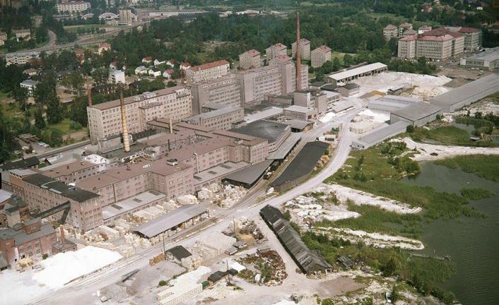 purettuja puisia konttori-, varasto- ja asuinrakennuksia. Tuotteet valmistettiin pyöröuuneissa, joista on tähän päivään säilynyt yksi.