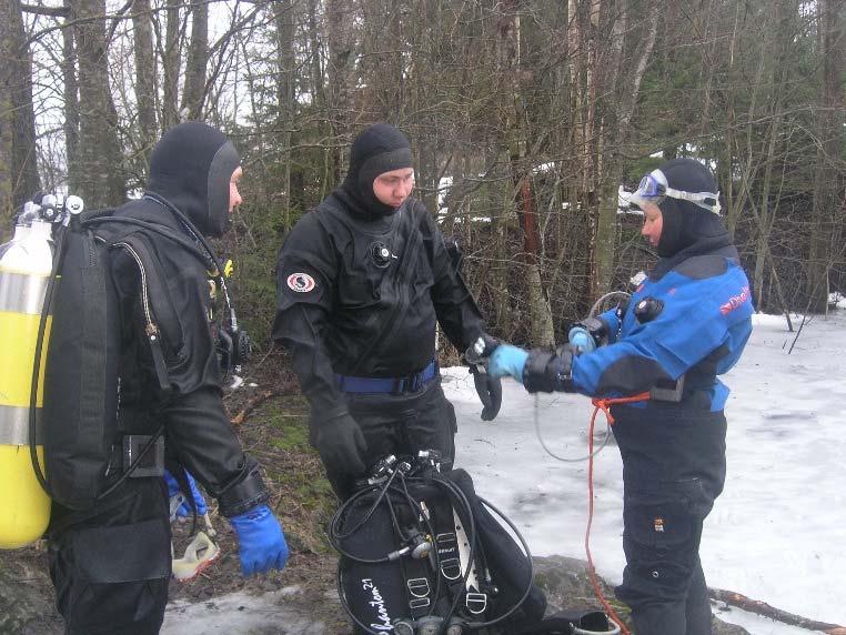 TUNNELMIA TALVISUKELLUKSILTA Jääkannen alla