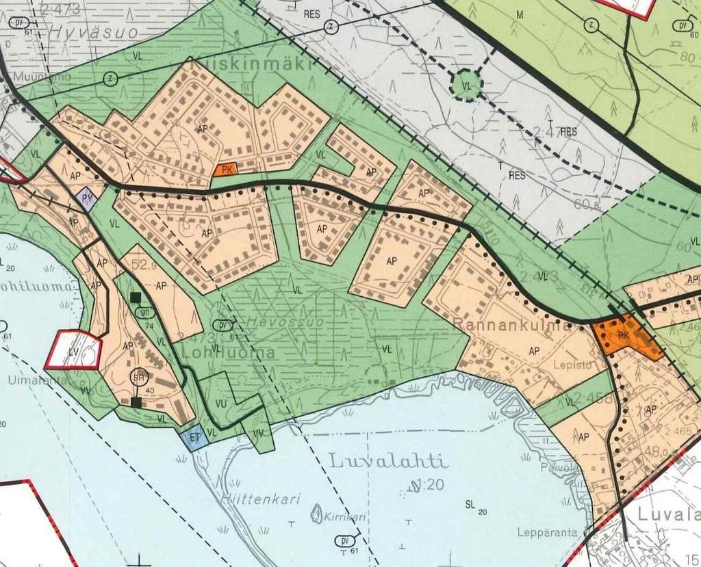 Pohjavesialue (pv). Alueen käytön suunnittelussa on otettava huomioon pohjavesien suojeluun liittyvät näkökohdat. Rautatie.