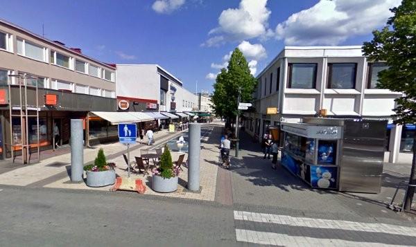 Väärätalo ja Sokos Google Street View -auton kuvista (joissa Imatraa katsellaan katutasossa) ei oikein saa selkeää käsitystä Imatran kävelykadusta.