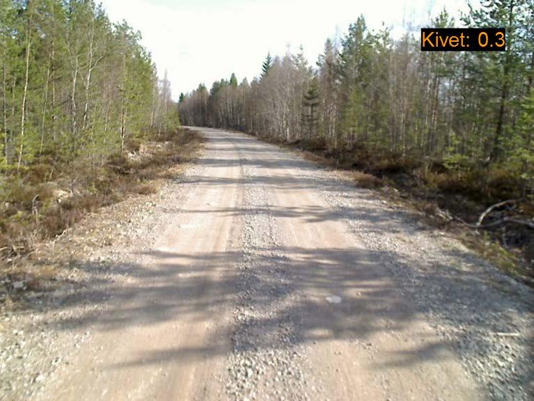 3.5 Kivet ja pölyävyys Yli 3 cm korkeista kivistä saatiin havaintoja varsinkin pilotin yksityistieverkon aineistosta.