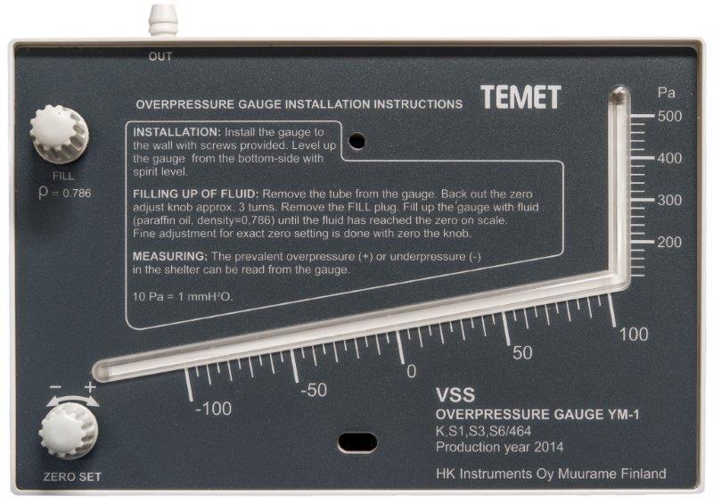 10 Kuva 6. HK Instruments Oy:n valmistama ylipainemittari YM-3 [9]. 3.3 Lämmitys Väestönsuojan lämmittäminen väestönsuojakäytössä ei ole välttämätöntä. 3.4 Vedensaanti ja viemäröinti Vedensaanti on elämän kannalta välttämätöntä, joten myös väestönsuojaan on varmistettava vedensaanti.