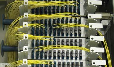 6. Kytkentäkaapeleiden asennukset NC-1000 -telineessä 6.