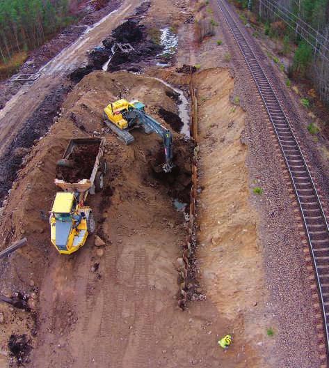 15 Turvallisuus hankkeen perustana Seinäjoki Oulu-ratahankkeessa turvallisuutta varmistettiin kattavan seurannan ja raportoinnin sekä avoimen viestinnän avulla.