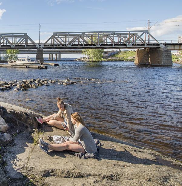 4 VOIMA LÖYTYY RANNALTA Meille suomalaisille rakas näkymä on tyyni pinta, myrskyävä aallokko, häikäisevä kesäinen kimallus tai valkea jääkenttä kevään