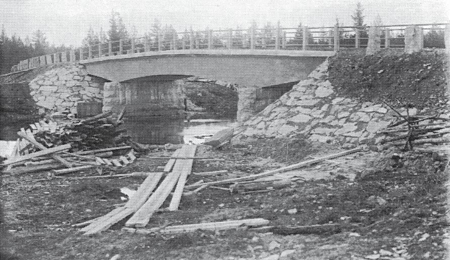 Liikenneviraston museokohdekokoelman Tönnön silta vuodelta 1911 Orimattilassa Hän on myös suunnitellut ja rakentanut Suomen vanhimman ulokepalkkisillan vuonna 1912 Juurikosken yli Ylivieskassa Sekin